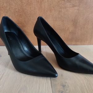 Michael Kors Black Pump